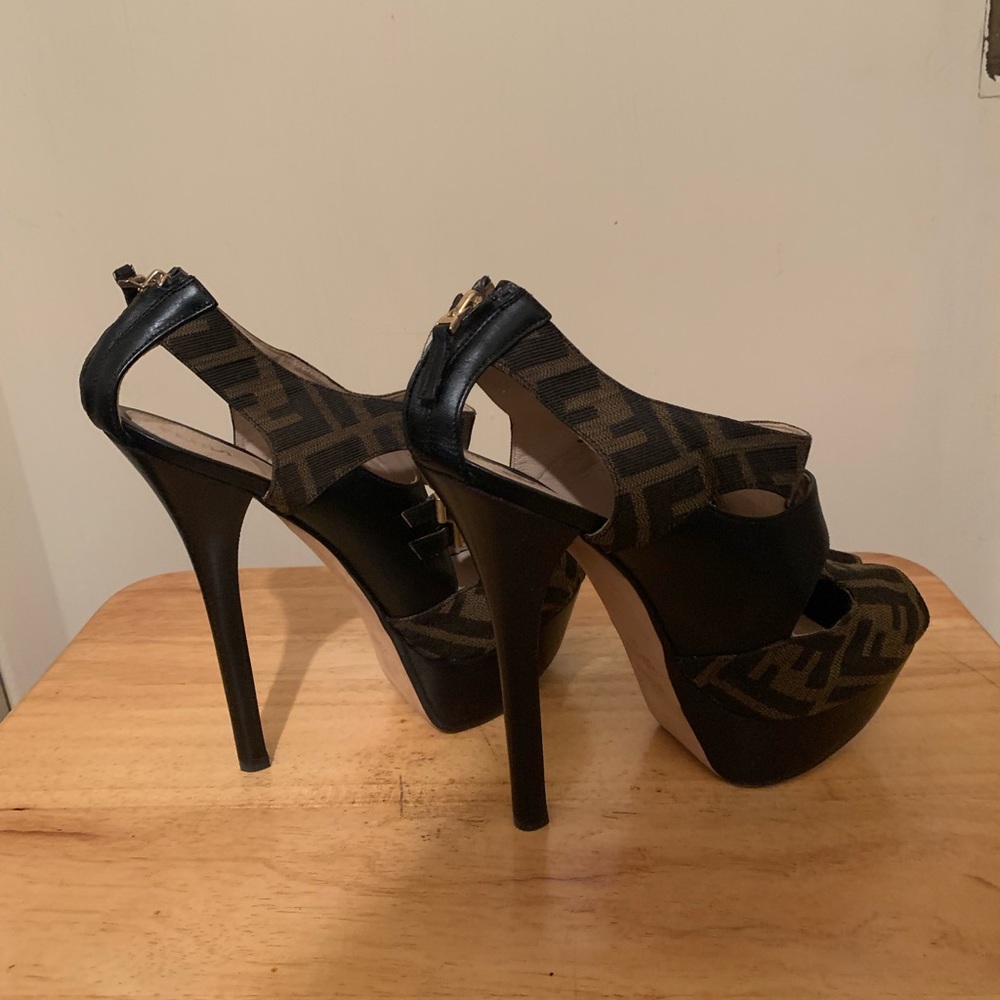 Womens Rare Fendi Signature Brown Heels Size 9 - Picture 2 of 8